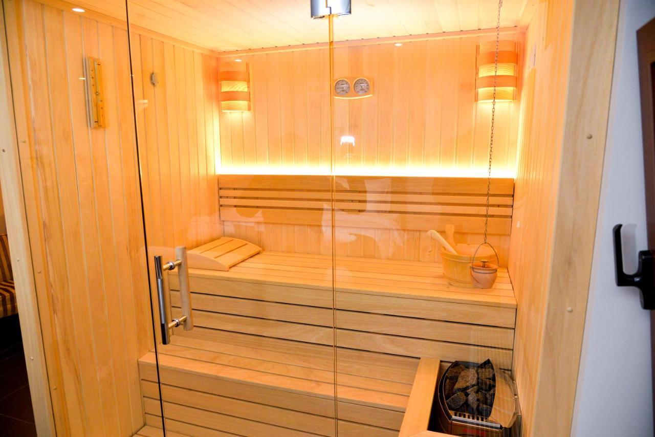Нощувка със закуска (B & B) Bahus 4*